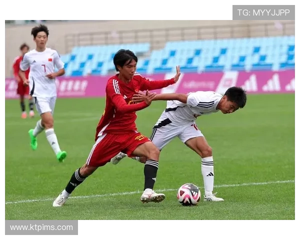 世界著名足球明星小人展现足球魅力与梦想的奇幻旅程 世界著名足球明星小人展现足球魅力与梦想的奇幻旅程